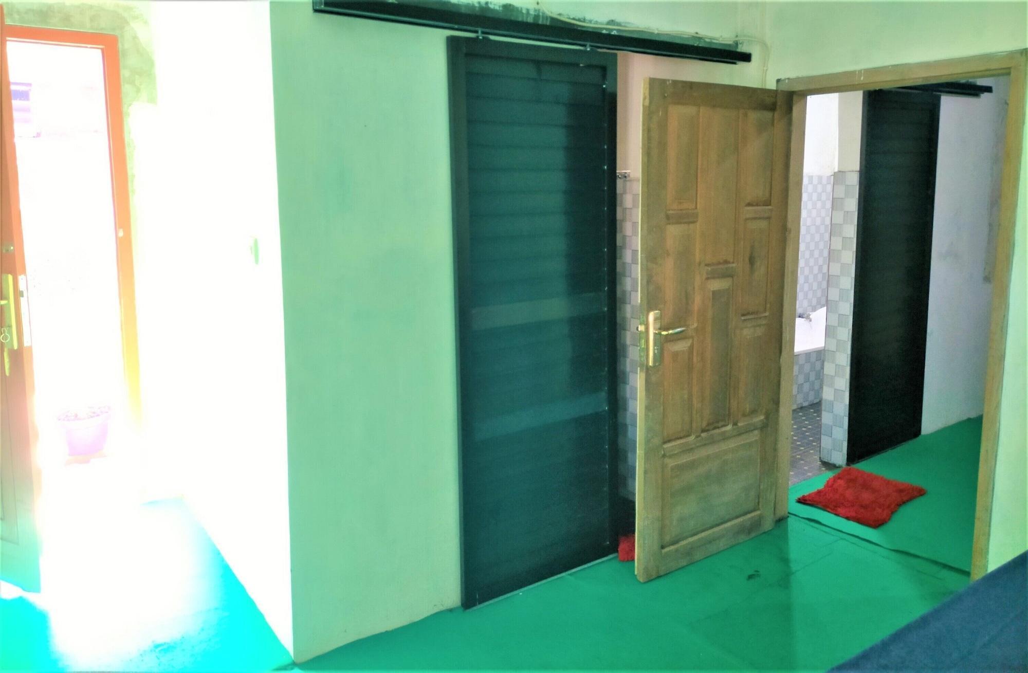 Gandrung City Hostel Баньюванги Экстерьер фото