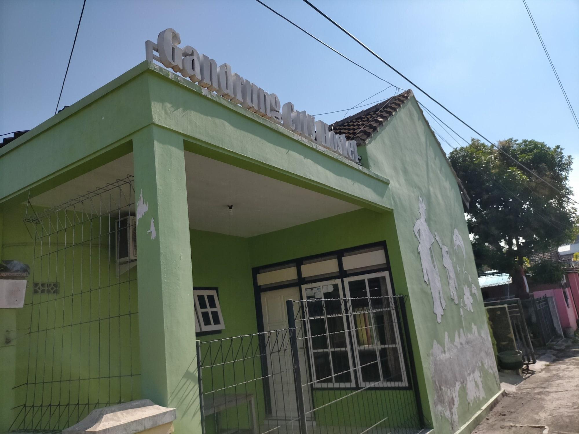 Gandrung City Hostel Баньюванги Экстерьер фото