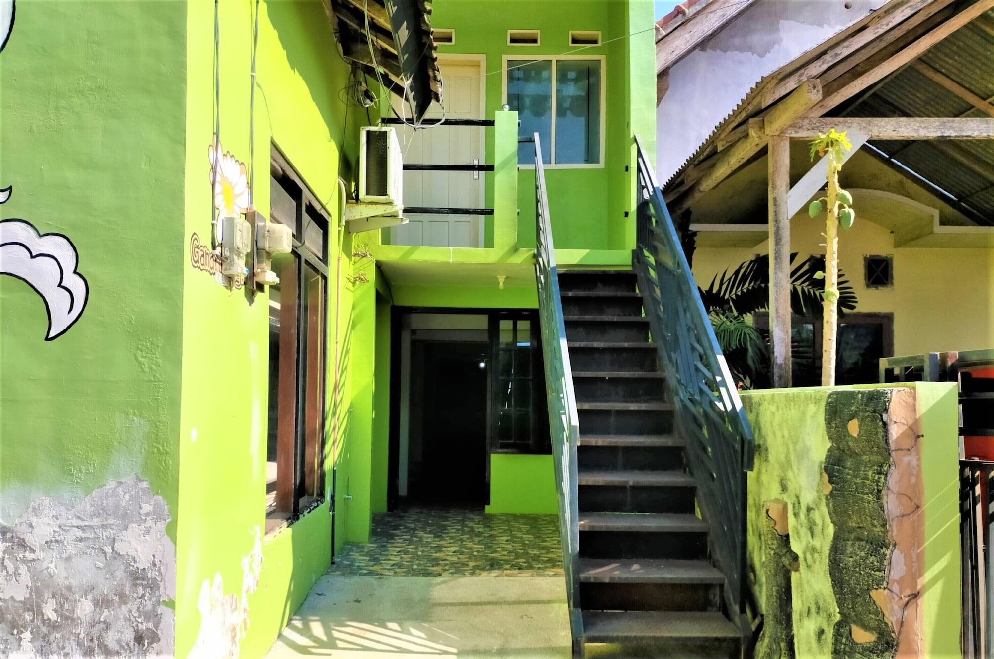 Gandrung City Hostel Баньюванги Экстерьер фото