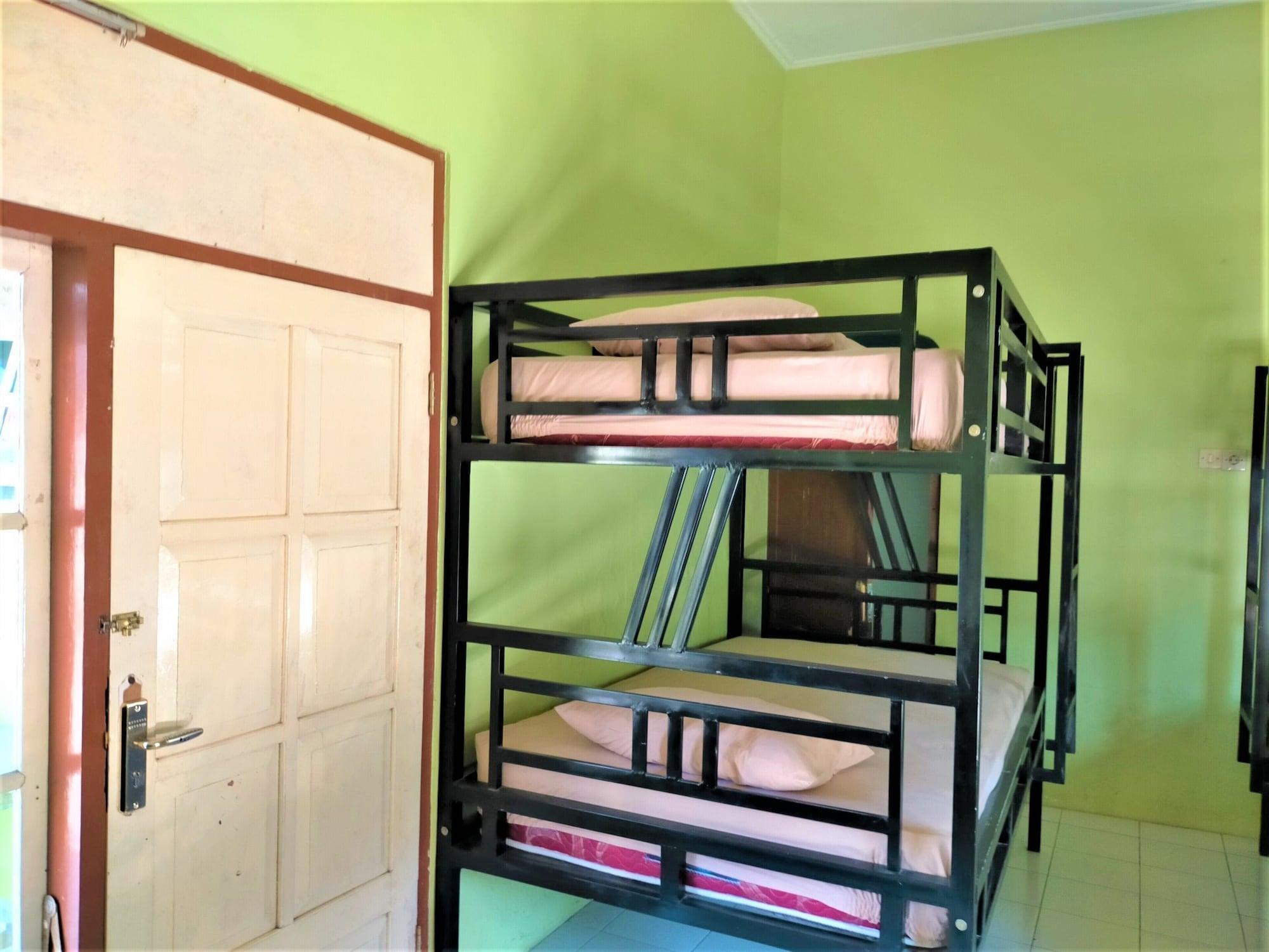 Gandrung City Hostel Баньюванги Экстерьер фото